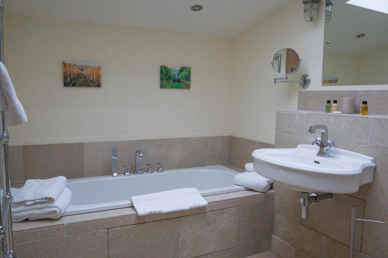 Vineyard Barn Room Woodchester ภายนอก รูปภาพ